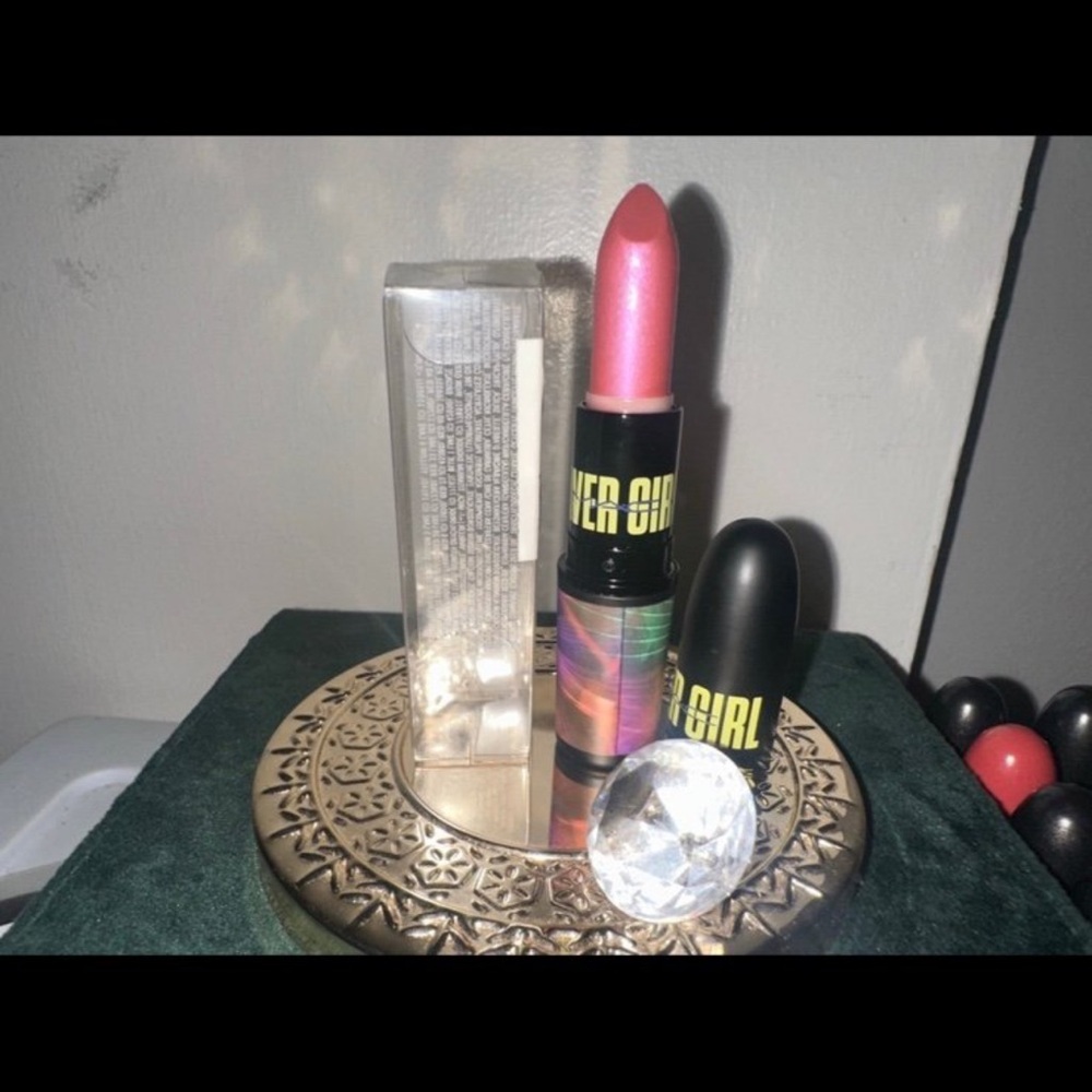 MAC Who Wants Kandi? Frost Lipstick